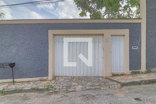 Fachada de casa à venda com 4 quartos, 354m² em Horto Florestal, Belo Horizonte