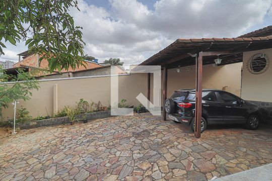 Garagem de casa à venda com 4 quartos, 354m² em Horto Florestal, Belo Horizonte