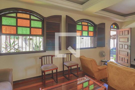 Sala de casa à venda com 4 quartos, 354m² em Horto Florestal, Belo Horizonte