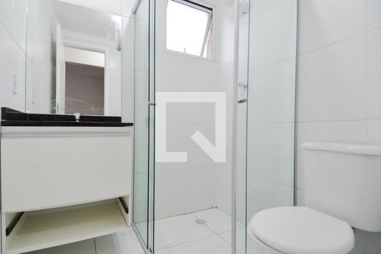 Banheiro de apartamento à venda com 2 quartos, 56m² em Cidade Jardim Cumbica, Guarulhos