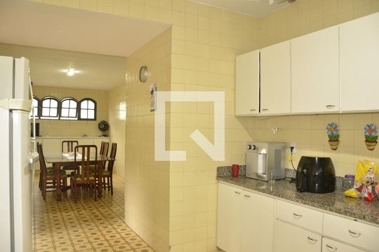 Casa de Condomínio à venda com 4 quartos, 553m² em Badu, Niterói