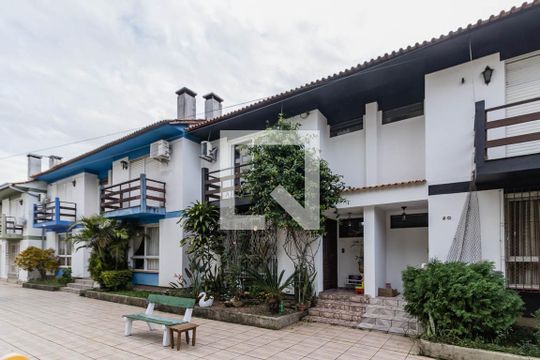 Fachada de casa de condomínio à venda com 3 quartos, 220m² em Santo Antônio, Porto Alegre