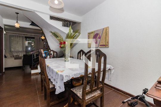 Sala de casa de condomínio à venda com 3 quartos, 220m² em Santo Antônio, Porto Alegre