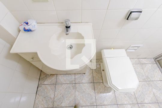 Banheiro Social de apartamento para alugar com 2 quartos, 67m² em Cristo Rei, Curitiba