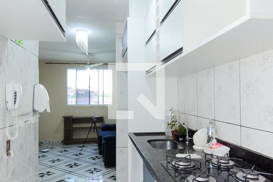 Cozinha de apartamento para alugar com 2 quartos, 48m² em Vila Nova Bonsucesso, Guarulhos