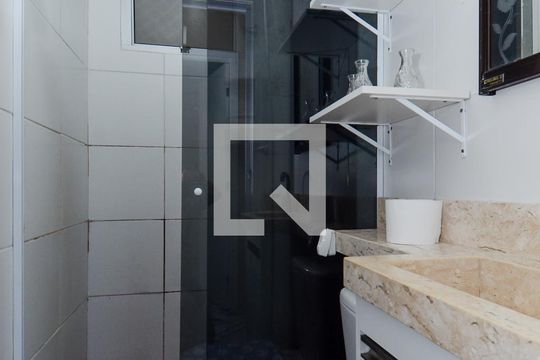 Banheiro de apartamento para alugar com 2 quartos, 48m² em Vila Nova Bonsucesso, Guarulhos