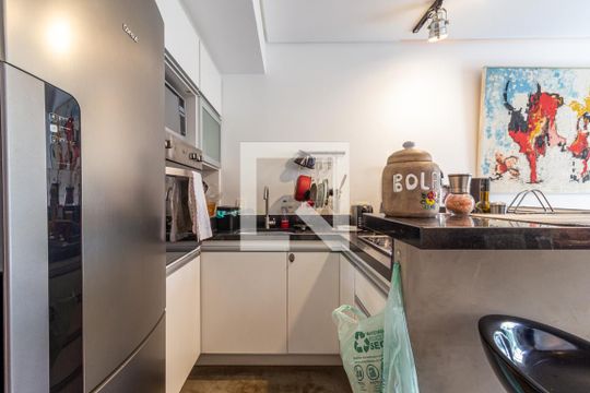 Cozinha de apartamento para alugar com 1 quarto, 45m² em Indianópolis, São Paulo
