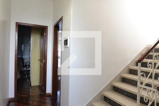 Hall de casa à venda com 4 quartos, 250m² em Azenha, Porto Alegre