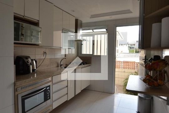 Cozinha de casa para alugar com 4 quartos, 250m² em Azenha, Porto Alegre