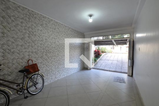 Garagem de casa à venda com 4 quartos, 250m² em Azenha, Porto Alegre