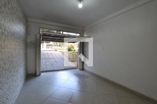 Garagem de casa à venda com 4 quartos, 250m² em Azenha, Porto Alegre