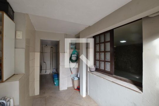 Área de Serviço de casa para alugar com 4 quartos, 250m² em Azenha, Porto Alegre