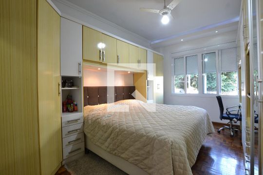 Suíte de casa à venda com 4 quartos, 250m² em Azenha, Porto Alegre