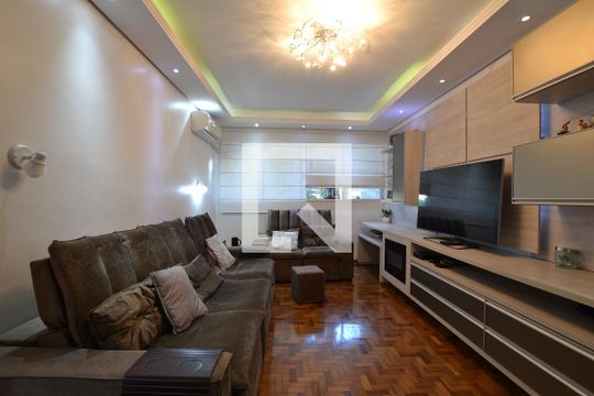 Sala de casa à venda com 4 quartos, 250m² em Azenha, Porto Alegre