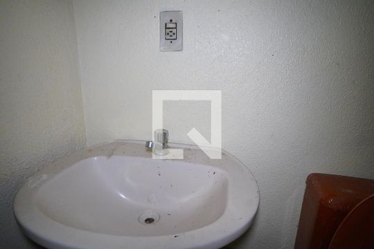 Banheiro  de apartamento para alugar com 1 quarto, 55m² em Sarandi, Porto Alegre