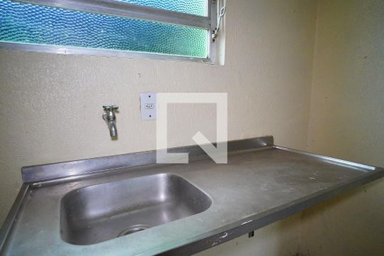 Cozinha  de apartamento para alugar com 1 quarto, 55m² em Sarandi, Porto Alegre