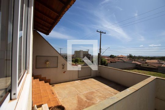 Área de serviço - vista da janela de casa para alugar com 3 quartos, 365m² em Parque dos Lagos, Ribeirão Preto
