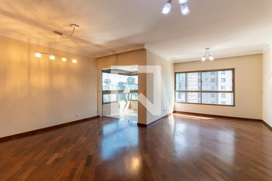 Apartamento para alugar com 3 quartos, 146m² em Aclimação, São Paulo