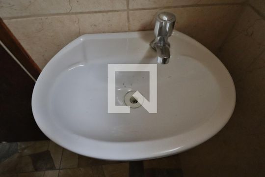 Banheiro de casa para alugar com 1 quarto, 75m² em Vila Madalena, São Paulo