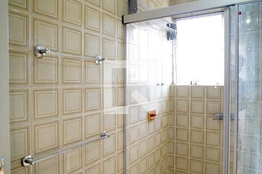 Banheiro de apartamento para alugar com 3 quartos, 85m² em Vila Trujillo, Sorocaba