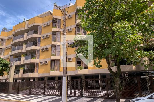 Fachada de apartamento para alugar com 4 quartos, 120m² em Enseada, Guarujá
