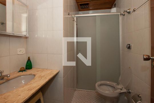 Banheiro de apartamento para alugar com 4 quartos, 120m² em Enseada, Guarujá