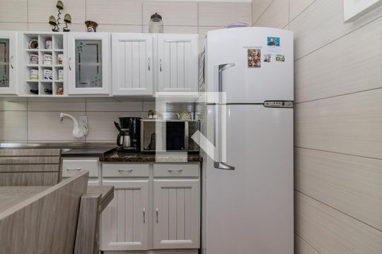 Cozinha de apartamento à venda com 2 quartos, 47m² em Camaquã, Porto Alegre