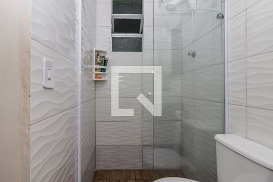 Banheiro de apartamento à venda com 2 quartos, 47m² em Camaquã, Porto Alegre