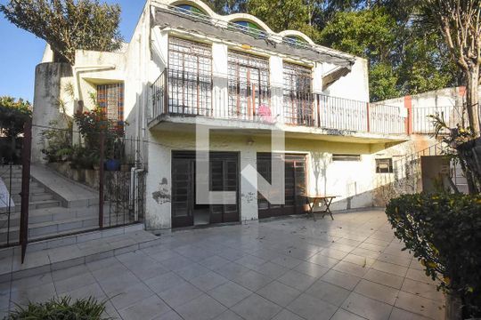 Fachada posterior de casa à venda com 5 quartos, 380m² em Morumbi, São Paulo