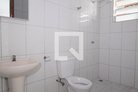Banheiro de casa para alugar com 1 quarto, 40m² em Mutinga, Osasco