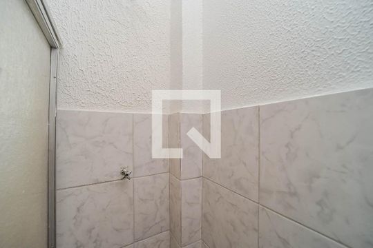 Banheiro de apartamento para alugar com 1 quarto, 55m² em Sarandi, Porto Alegre