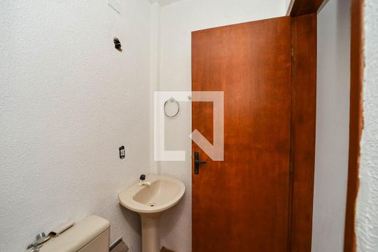 Banheiro de apartamento para alugar com 1 quarto, 55m² em Sarandi, Porto Alegre