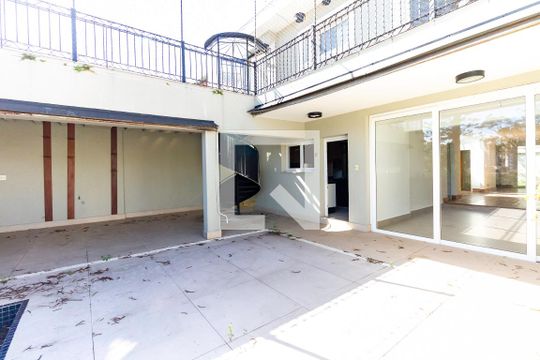 Quintal de casa à venda com 4 quartos, 600m² em Cambuci, São Paulo