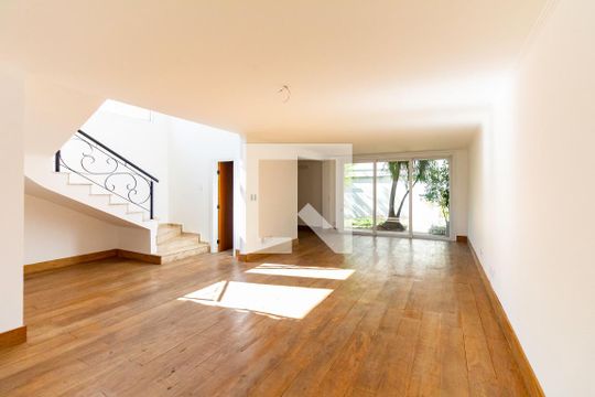 Casa à venda com 4 quartos, 600m² em Cambuci, São Paulo