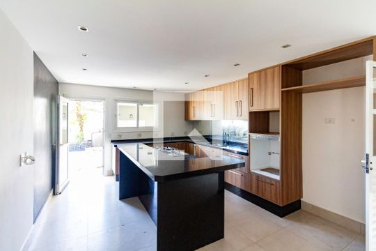 Cozinha de casa à venda com 4 quartos, 600m² em Cambuci, São Paulo