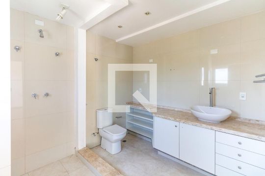 Banheiro da Suíte 1 de casa à venda com 4 quartos, 600m² em Cambuci, São Paulo