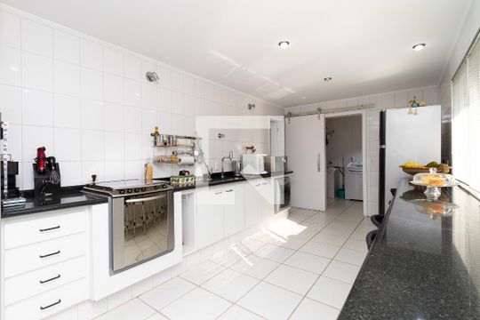 Cozinha de casa de condomínio à venda com 3 quartos, 400m² em Portal do Paraíso I, Jundiaí