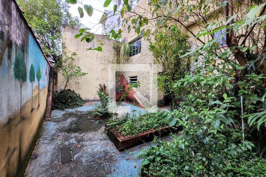 Quintal de casa à venda com 3 quartos, 285m² em Cambuci, São Paulo