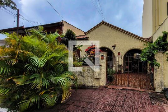 Fachada de casa à venda com 3 quartos, 285m² em Cambuci, São Paulo