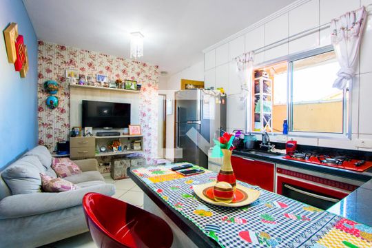 Apartamento à venda com 2 quartos, 48m² em Jardim Santo André, Santo André