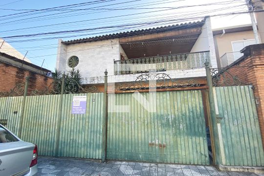 Fachada de casa à venda com 5 quartos, 300m² em Jardim Iracema, Barueri