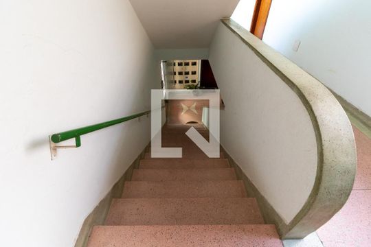 Área Comum - Escada de apartamento à venda com 2 quartos, 75m² em Jardim São Paulo(zona Norte), São Paulo