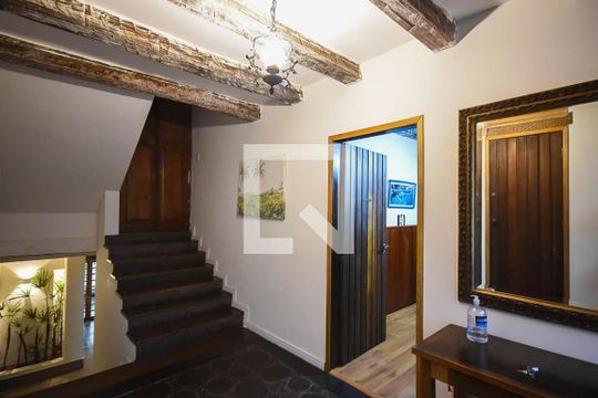 Hall de entrada de casa para alugar com 4 quartos, 600m² em Vila Inah, São Paulo
