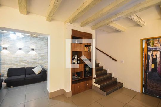 Sala de tv de casa para alugar com 4 quartos, 600m² em Vila Inah, São Paulo
