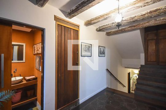 Hall de entrada de casa para alugar com 4 quartos, 600m² em Vila Inah, São Paulo