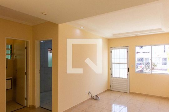 Sala de casa de condomínio para alugar com 2 quartos, 85m² em Granja Viana, Cotia