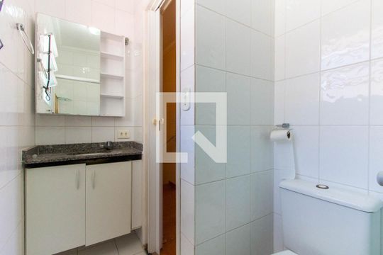 Banheiro de casa de condomínio para alugar com 2 quartos, 85m² em Granja Viana, Cotia