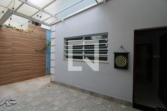 Área fundos da casa de casa à venda com 3 quartos, 158m² em Interlagos, São Paulo
