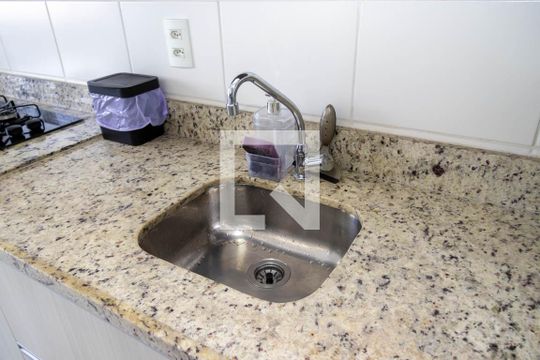 Cozinha e Área de Serviço de apartamento para alugar com 2 quartos, 52m² em Jardim Olavo Bilac, São Bernardo do Campo