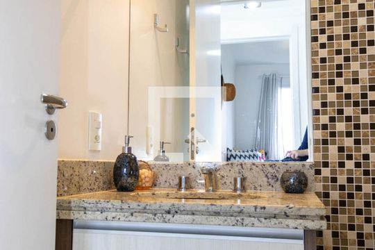 Banheiro de apartamento para alugar com 2 quartos, 52m² em Jardim Olavo Bilac, São Bernardo do Campo
